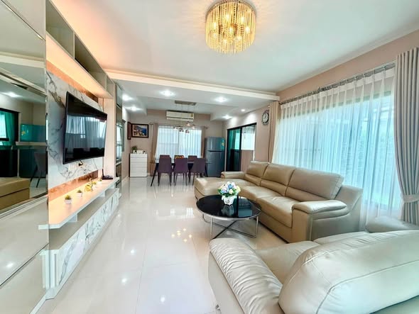 bedroom and living room of มัณฑนา บางนา กม 7
