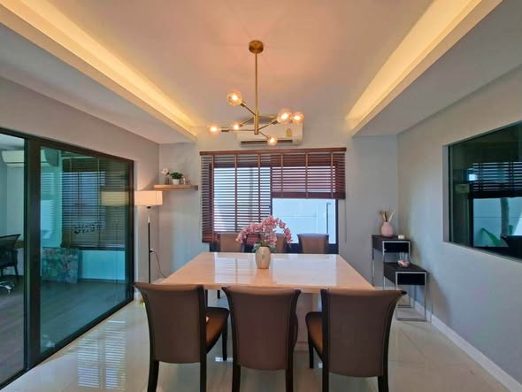 room interior of มัณฑนา บางนา กม 7