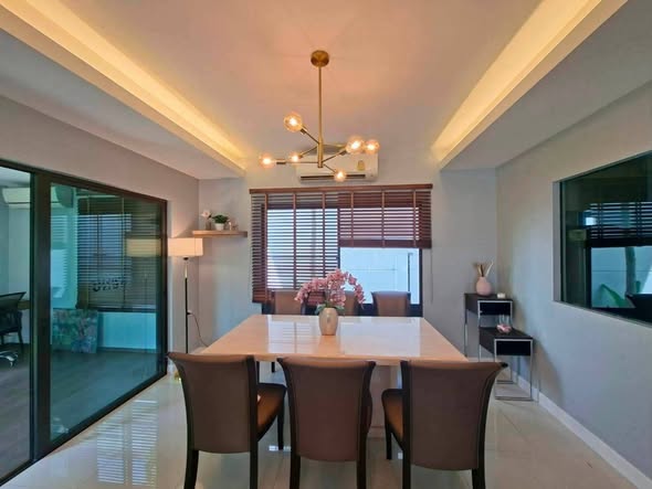 room interior of มัณฑนา บางนา กม 7