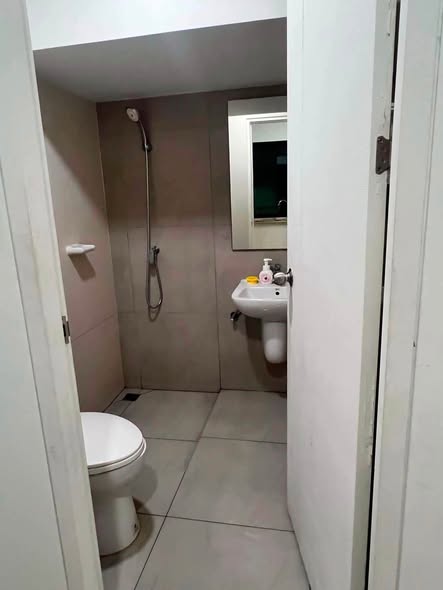 bathroom of บ้านลุมพินี ทาวน์เพลส สุขุมวิท – ศรีนครินทร์ Lumpini Townplace Sukhumvit – Srinakarin