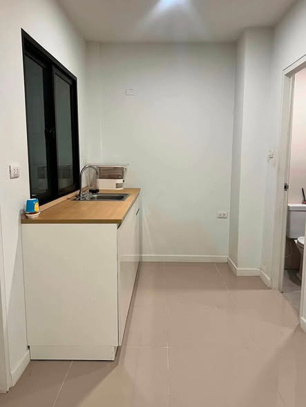 bathroom of บ้านลุมพินี ทาวน์เพลส สุขุมวิท – ศรีนครินทร์ Lumpini Townplace Sukhumvit – Srinakarin