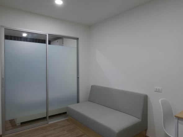 room interior and bathroom of สำนักงานขาย เสนาคิทท์ ศรีนครินทร์ – ศรีด่าน