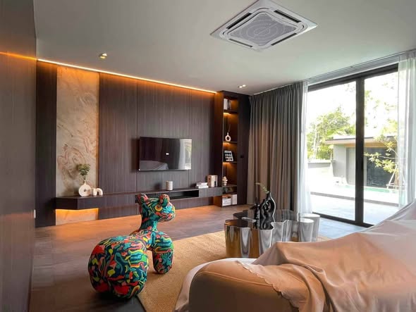 bedroom and living room of พูลวิลล่ากรุงเทพ แบริ่ง A