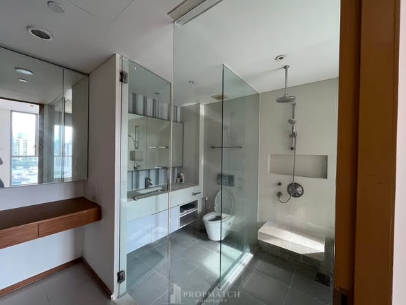 room interior and bathroom of AEQUA Residence Sukhumvit 49 dad no3