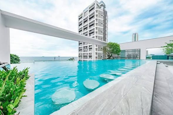 pool of AERAS Beachfront Condominium Jomtien Pattaya