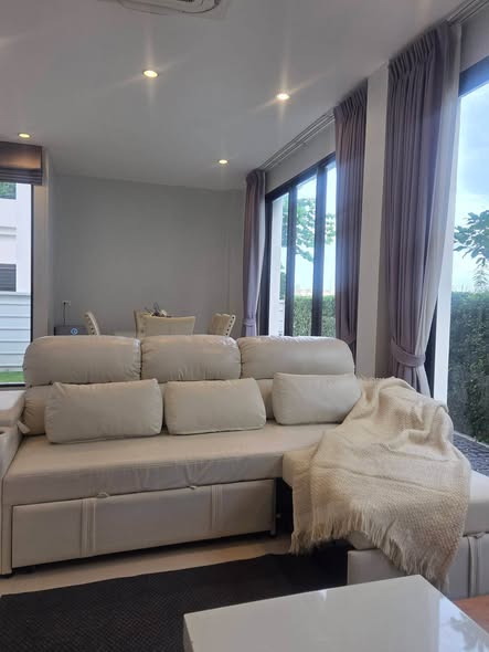 bedroom and living room of AERIE ศรีนครินทร์ กรุงเทพกรีฑา