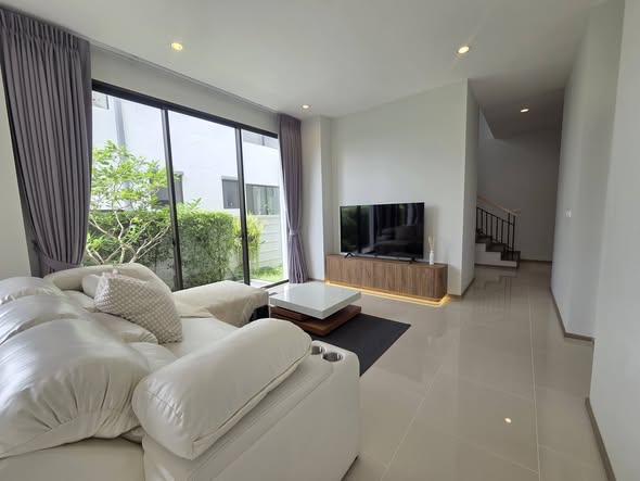 living room and bedroom of AERIE ศรีนครินทร์ กรุงเทพกรีฑา