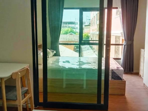 bedroom and room interior of ALIVE SUKHUMVIT 76