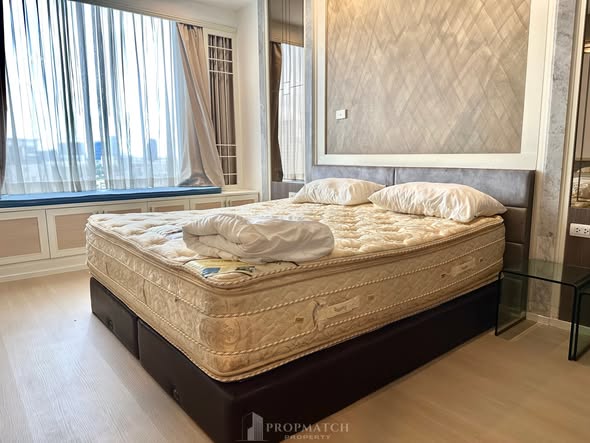 bedroom of All Seasons Mansion