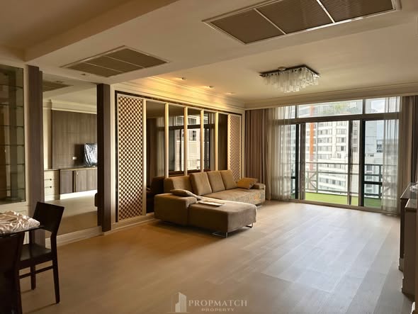 living room of All Seasons Mansion