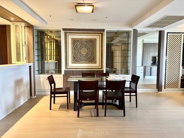 room interior of All Seasons Mansion