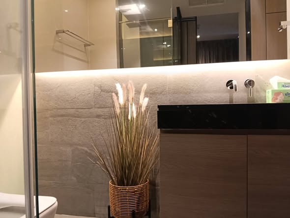 bathroom of Andromeda