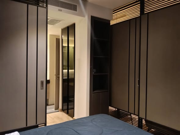 bedroom and room interior of Andromeda