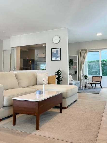 living room of Anya’s Place
