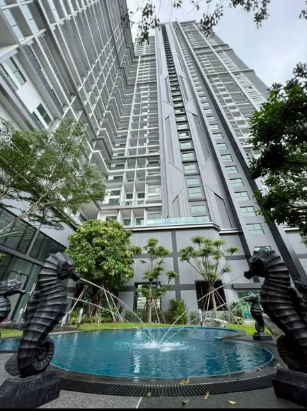 pool of Arcadia Millennium Tower