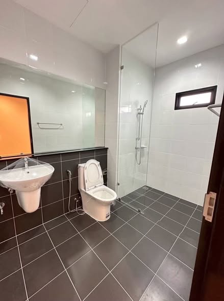 room interior and bathroom of Arden house
