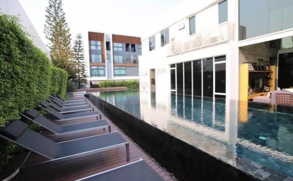 pool and room interior of Arden Phatthanakan