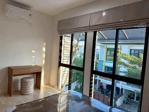 bedroom and room interior of Areeya Mandarina Sukhumvit 77