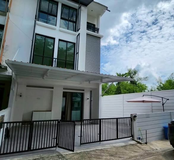 room interior of Areeya Mandarina Sukhumvit 77