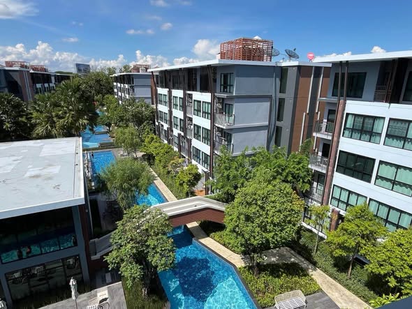 pool of Arise Condo At Mahidol
