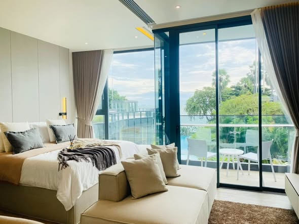 bedroom and room interior of AROM WONGAMAT