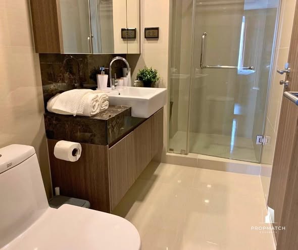 bathroom of art @ Thong Lo
