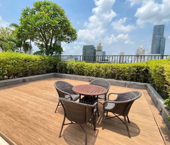 art @ Thong Lo