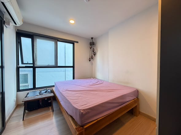 bedroom of Asher Sutthisan