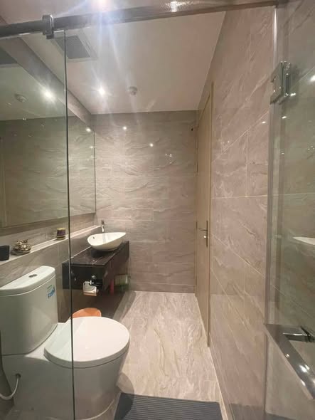 room interior and bathroom of ASHTON Asoke – Rama 9