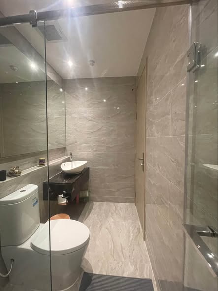 room interior and bathroom of ASHTON Asoke – Rama 9