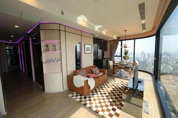 bedroom of Ashton Asoke