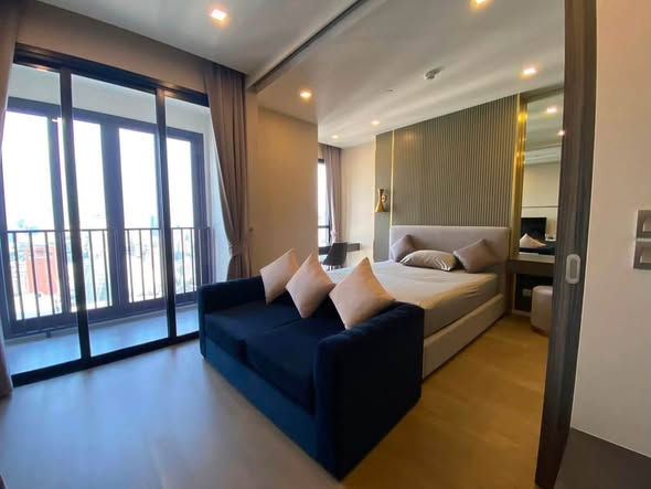 bedroom of Ashton Asoke