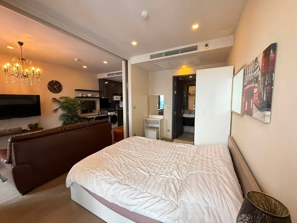 bedroom of Ashton Asoke