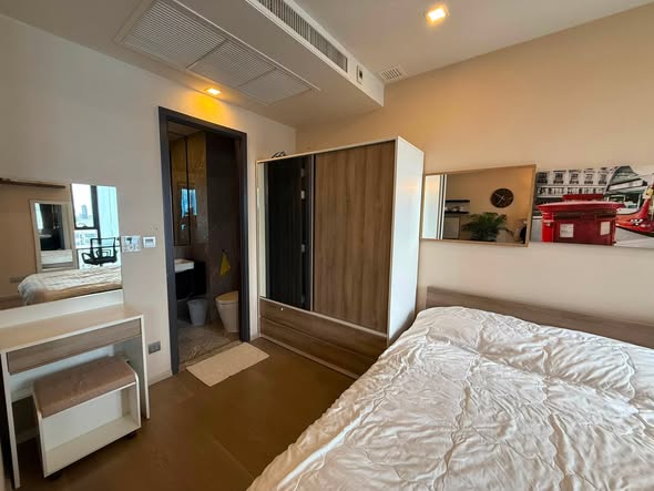 bedroom of Ashton Asoke