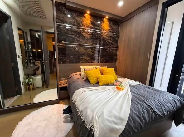 bedroom of Ashton Asoke