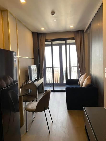 bedroom and living room of Ashton Asoke