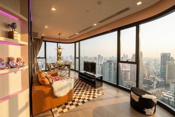 living room and bedroom of Ashton Asoke