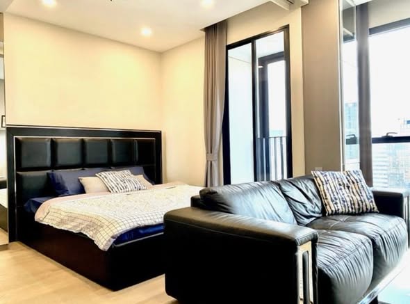 living room and bedroom of Ashton Chula-Silom