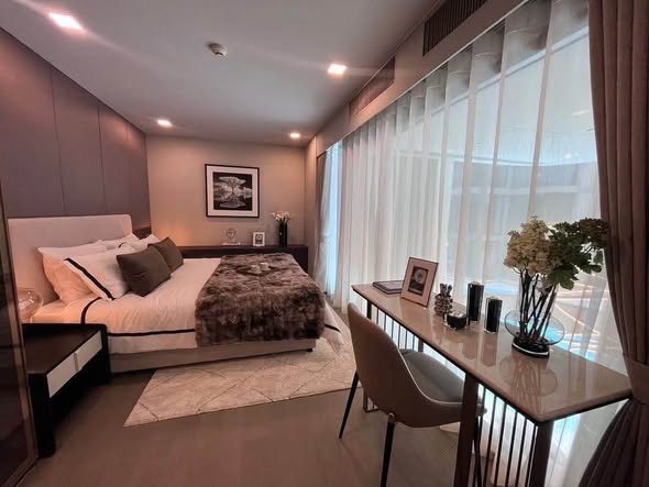 bedroom and bathroom of Ashton Residence 41