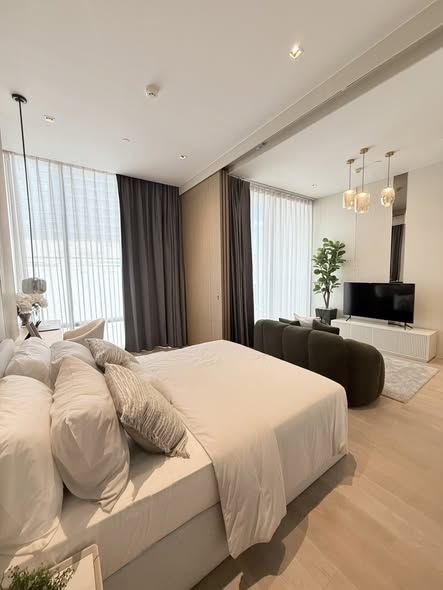 bedroom of Ashton Silom