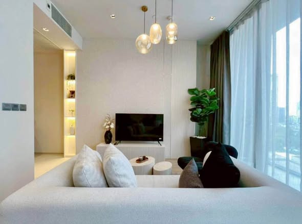 bedroom and living room of Ashton Silom