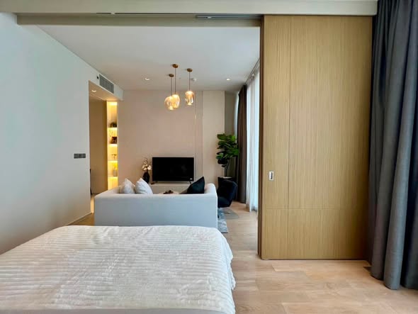 bedroom and room interior of Ashton Silom