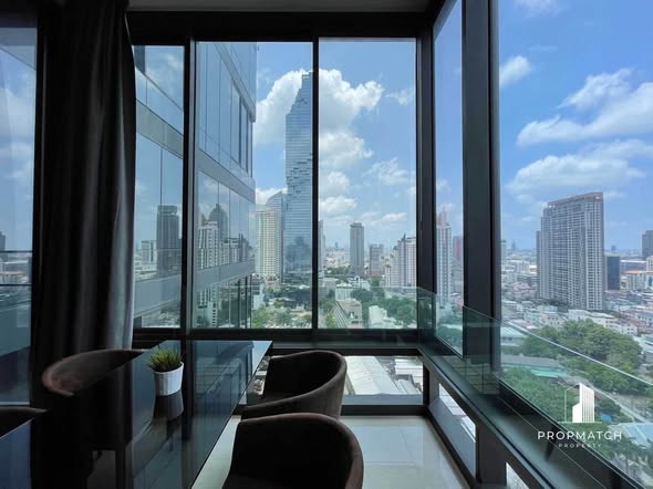 Ashton Silom