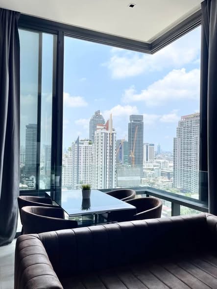 Ashton Silom