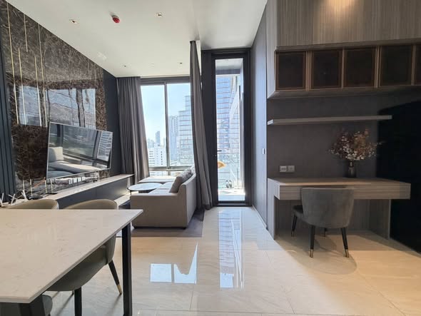 living room of Ashton Silom
