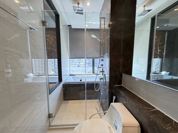 room interior and bathroom of Ashton Silom