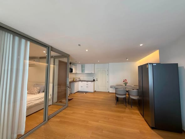 bedroom and room interior of Asoke Place