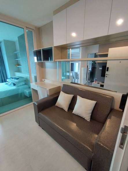 bedroom and living room of แอสปาย เอราวัณ ไพร์ม Aspire Erawan Prime