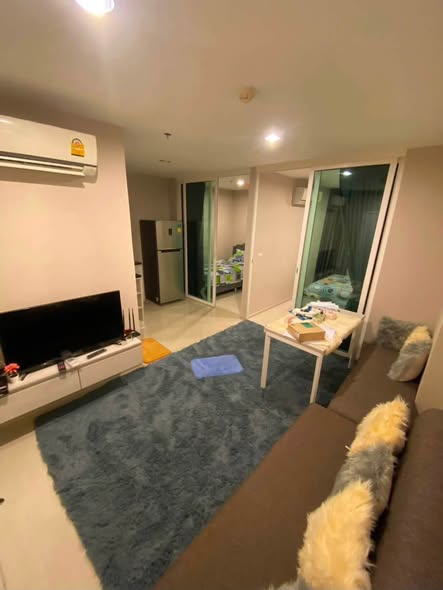 bedroom and living room of แอสปาย เอราวัณ ไพร์ม Aspire Erawan Prime