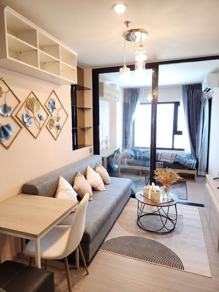 living room of แอสปาย เอราวัณ ไพร์ม Aspire Erawan Prime